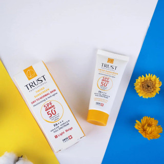 کرم ضد آفتاب رنگی وضد پیری تراست پروفشنال با spf50،مناسب پوست خشک تا نرمال شماره ۳بژ تیره،حجم۴۰میل