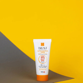 کرم ضد آفتاب رنگی وضد پیری تراست پروفشنال با spf50،مناسب پوست خشک تا نرمال ،شماره ۱بژ روشن,حجم ۴۰میل