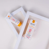 کرم ضد آفتاب رنگی وکنترل چربی تراست پروفشنال باspf50،مناسب پوست چرب تا مختلط ،شماره۱بژ روشن حجم ۴۰میل ۲۰۲۴