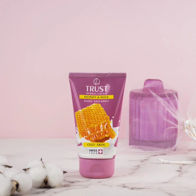 کرم دست و بدن شیر و عسل تراست پروفشنال مناسب پوست چرب حجم ۱۵۰میل